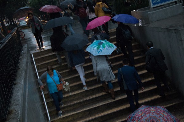 El SMN reportó que este día la onda tropical número 16 recorrerá el sur y occidente del país. Foto: Archivo | Cuartoscuro