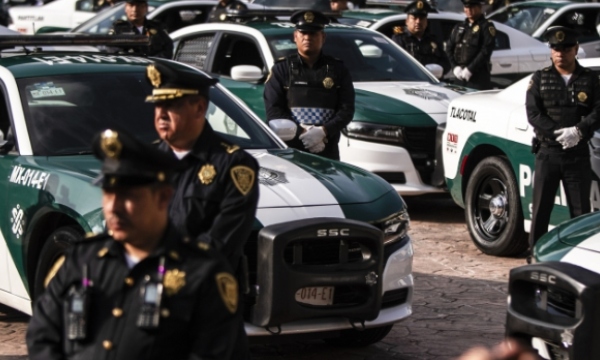 La Jefa de Gobierno, Claudia Sheinbaum, entregó al alcalde Armando Quintero, 70 nuevas patrullas para la vigilancia de la demarcación. Foto Notimex