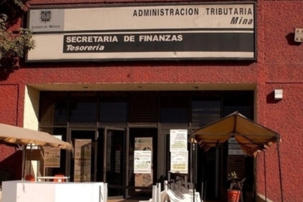 La Procuraduría General de Justicia capitalina (PGJCDMX) reportó además la aprehensión de dos ex funcionarios más por el mismo delito. Foto Especial