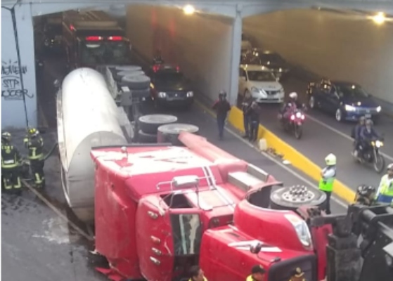 Como parte de la Estrategia de Proximidad por Cuadrantes, los policías fueron alertados vía radio sobre un percance vial en la calzada de Tlalpan. Foto SSC