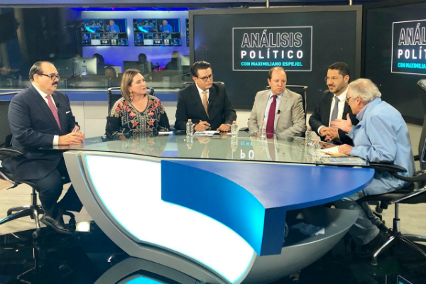 Los funcionarios analizaron la situación política del estado de Baja California. Foto: Especial.