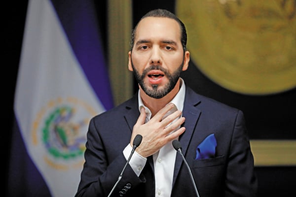 RETO. El Presidente salvadoreño dijo que trabajan para combatir a las pandillas. Foto: REUTERS.