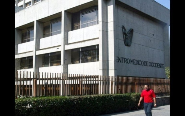 El delegado del IMSS en Jalisco, Marcelo Castillero Manzano, lamentó el asesinato del médico del Centro Médico de Occidente y destacó su gran sentido humanista Foto: Especial