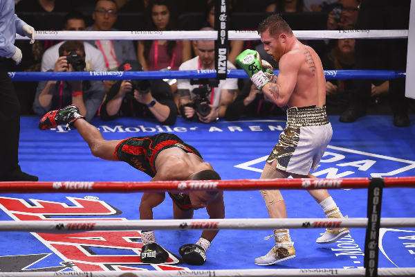ANTECEDENTE. Álvarez venció en mayo a Daniel Jacobs. Foto: Mexsport