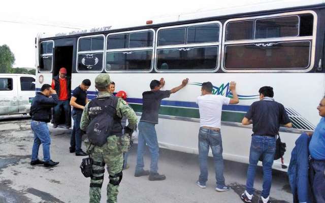 En Ecatepec, el transporte
público es el más
asolado por ladrones. Foto: Pedro Ortiz