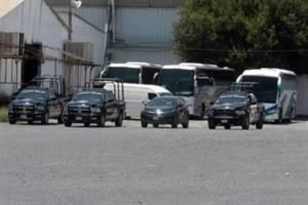 Trasladan a migrantes confinados en Veracruz. Foto: especial