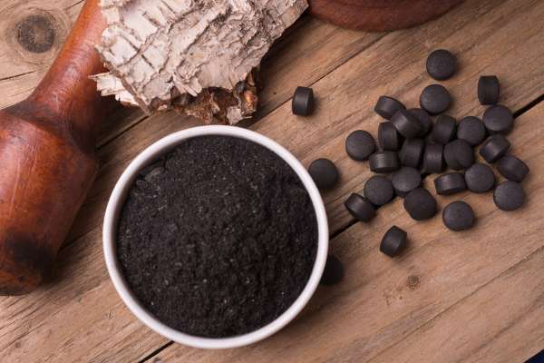 Debido a su capacidad de absorber toxinas y eliminar gases, ha sido muy utilizado para tratar síntomas como colitis y flatulencias. Foto: Especial.
