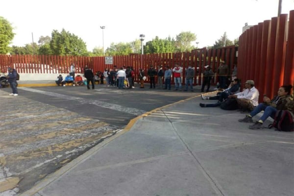 Manifestación afuera de San Lázaro. Foto: especial
