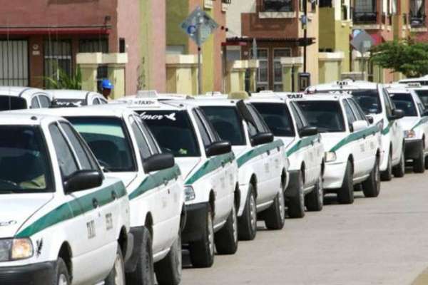 El gobernador dijo que en los taxistas están sus principales aliados. Foto: Especial