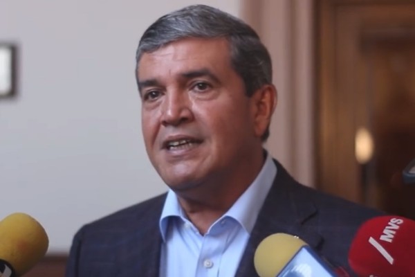 Manuel González señaló que regularmente lleva de tres a cinco días el proceso legal migratorio. Foto: Especial