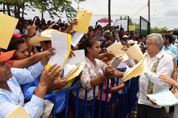 Andrés Manuel López Obrador, Presidente de México, encabezó el Diálogo con la Comunidad del Hospital Rural Axtla: Atención Médica y Medicamentos Gratuitos. Foto: Cuartoscuro