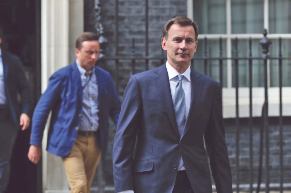 URGENCIA. El gobierno británico celebró una reunión del comité de emergencia Cobra. En la imagen, Jeremy Hunt.