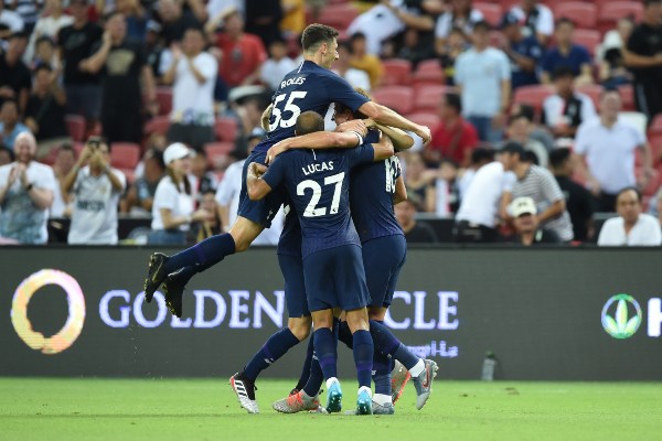 El capitán de la selección inglesa recibió un pase en corto de Lucas Moura y realizó el disparó. Foto: AFP