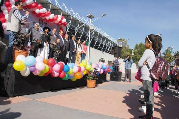 PROPIO. Autoridades reinauguraron el
centro deportivo de Magdalena Mixhuca. Foto: CUARTOSCURO