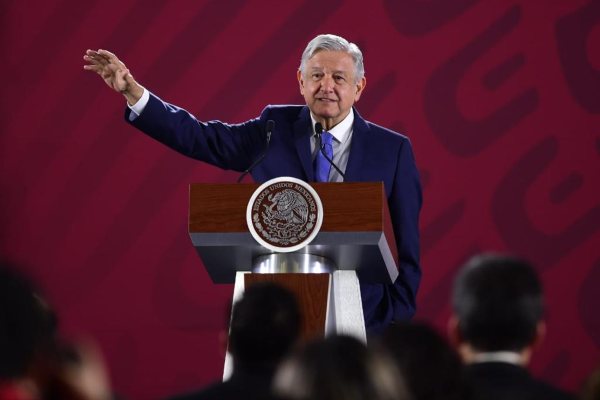 AMLO Santa Lucía