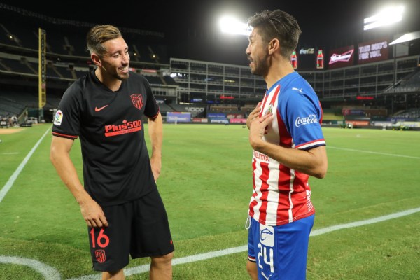 Peralta fue titular, mientras Herrera reforzó al Atleti en el segundo tiempo. Foto: Chivas