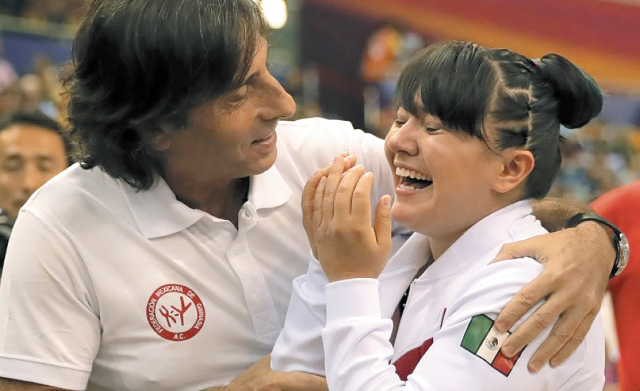GLORIA. El hispano y Alexa Moreno han compartido momentos de alegría. Foto: Especial