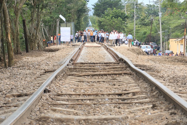 En la inauguración del Festival del Queso en Tenosique, donde habrá una estación del Tren Maya, comentó que al trazo original se anexará otro punto en el municipio de Balancán, también fronterizo con Guatemala, y pronto se definirá si esa estación estará en Villa El Triunfo o en Reforma. Foto: Cuartoscuro