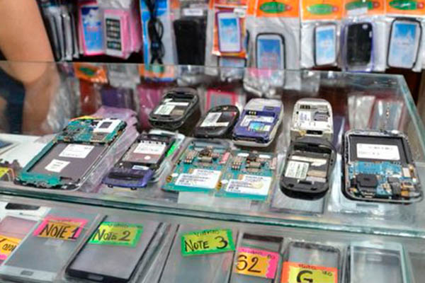 Suman_300_celulares_incautados_operativos_tianguis