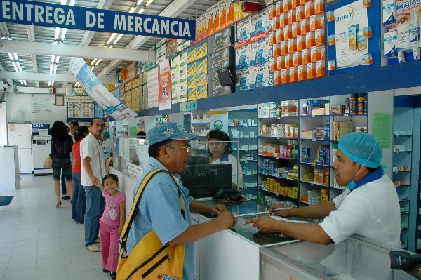 Inseguridad en Michoacán y Guerrero dificulta abastecimientos de medicamentos: Juvenal Becerra
