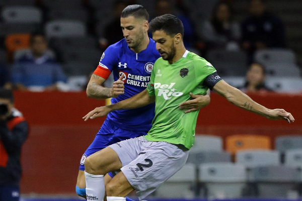 Cruz Azul busca su primer triunfo en la Liga MX. Foto: Especial.