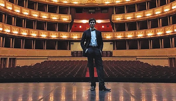 BAILARÍN. Braulio tiene tres años viviendo en México. Foto: Especial