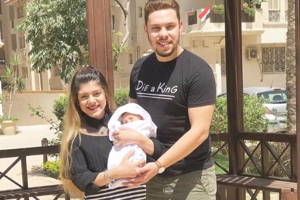youtubers maltratan a su bebe