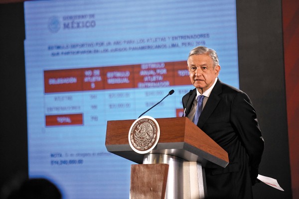 SIMILAR. El Presidente equiparó las irregularidades en aduanas con las de Migración. Foto: Nayeli Cruz