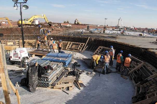 ACUERDO. El contrato de la losa de cimentación era por 2 mil 614 mdp y sólo se pagaron 290 mdp. Foto: Everardo Martínez