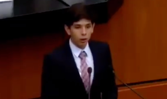 Guillermo Ruiz Tomé durante discurso del Senado de la República. FOTO: Especial.