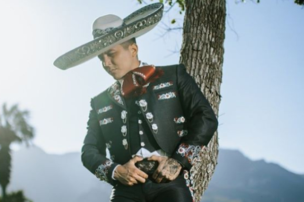 Tras escandalosa FOTO, Edwin Luna es halagado por sus fans por nueva canción