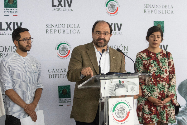 Emilio Álvarez Icaza en rueda de prensa