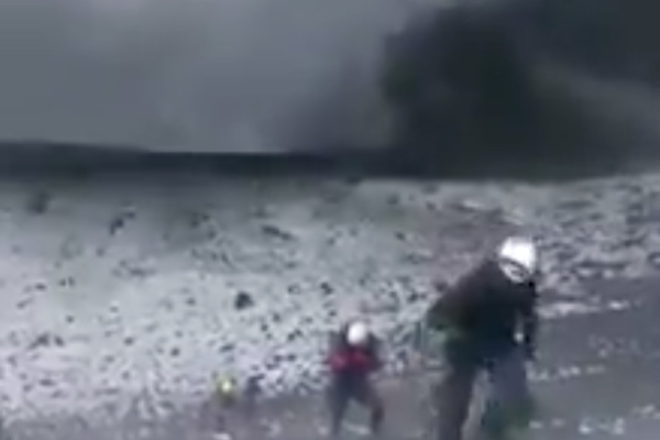 La acción de los excursionistas violó el radio de seguridad de exclusión alrededor del Popocatépetl, la cual consta de 12 kilómetros. Foto: Twitter