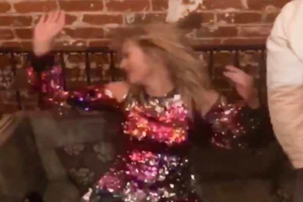 En las redes sociales crearon el HT #DrunkTaylor. Foto: Especial