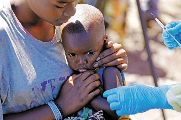ATENCIÓN. El virus del sarampión se puede prevenir con la aplicación de dos vacunas durante la infancia. Foto: AP