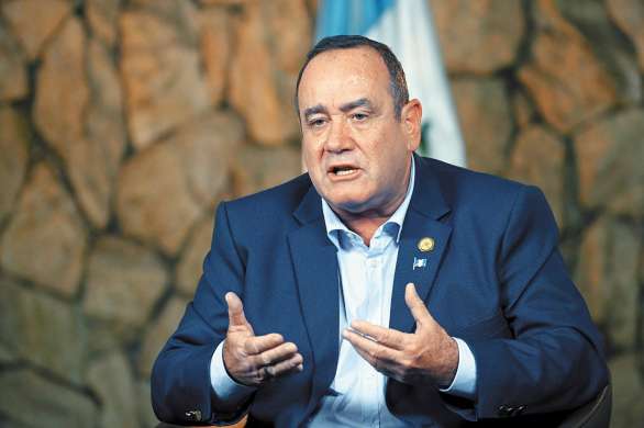 RETO. Giammattei dijo que le preocupa el convenio migratorio alcanzado con EU. Foto: AFP