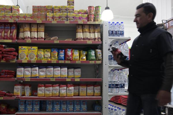 FINANZAS. De junio de 2018 a junio 2019, la inflación en Argentina fue de 55.8 %, una de la más altas del mundo. Foto: AFP