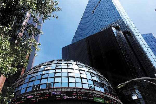 EFECTO. La Bolsa Mexicana de Valores resintió los efectos de la turbulencia financiera global. Foto: Federico Gama.