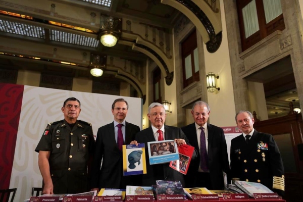 AMLO Libros SEP
