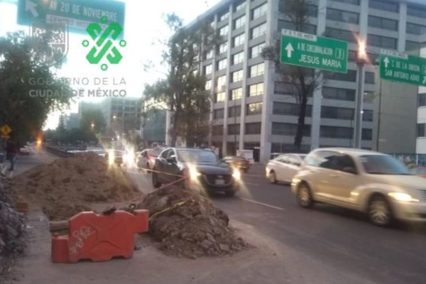 El centro de la CDMX tiene rezagos viales debido a obras de reparación.