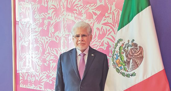 José Luis Bernal emajador