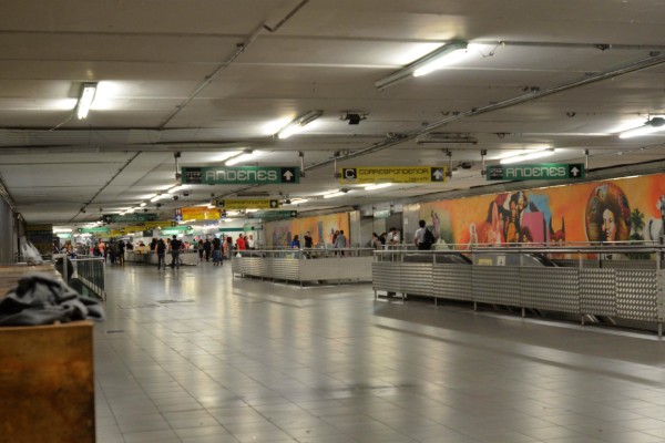 Se interrumpe servicio en Linea 8 del Metro