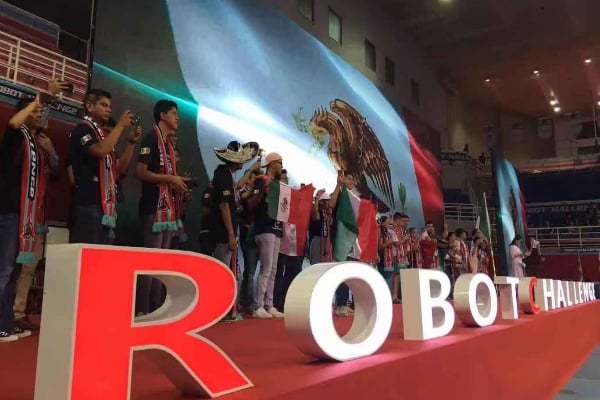 Robotchallenge estudiantes China Pekín El Heraldo Radio