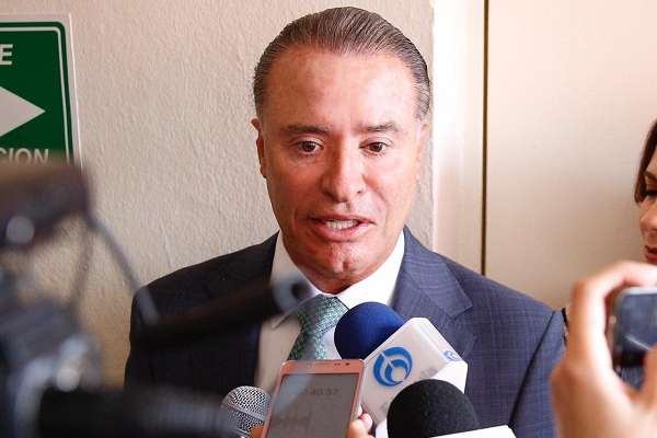 El mandatario estatal dijo sentirse muy contento por este acuerdo, el cual fue el resultado de un trabajo en equipo. Foto: Especial