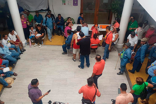 Trabajadores_sindicalizados_toman_presidencia_Manzanillo
