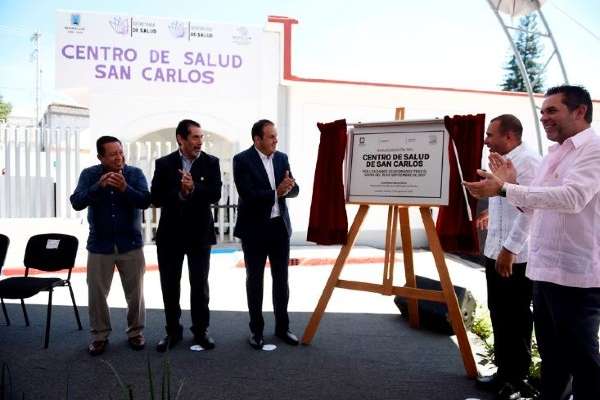 COMPROMISO. El gobernador de Morelos
agradeció al personal del centro su apoyo. Foto: Especial