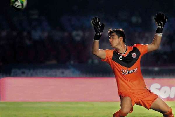 PRESIONADO. Sebastián Jurado ha recibido 14 goles en cuatro jornadas. Foto: Mexsport