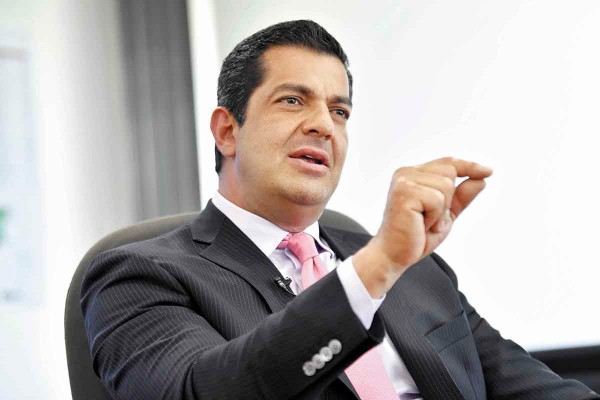 El subsecretario Ricardo Peralta dijo que se reunía con luchadores sociales. Foto: Staff
