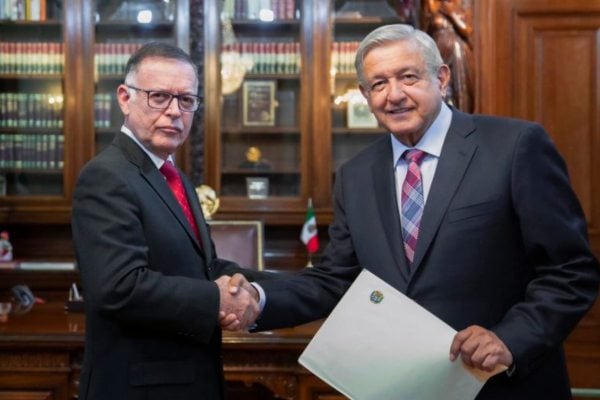 El embajador de Venezuela y el presidente López Obrador. Foto:Twitter @lopezobrador_ 