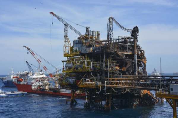 Cae 8 por ciento producción de crudo de Pemex en julio
